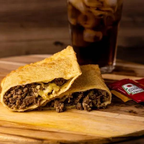 Pastel de carne com queijo
