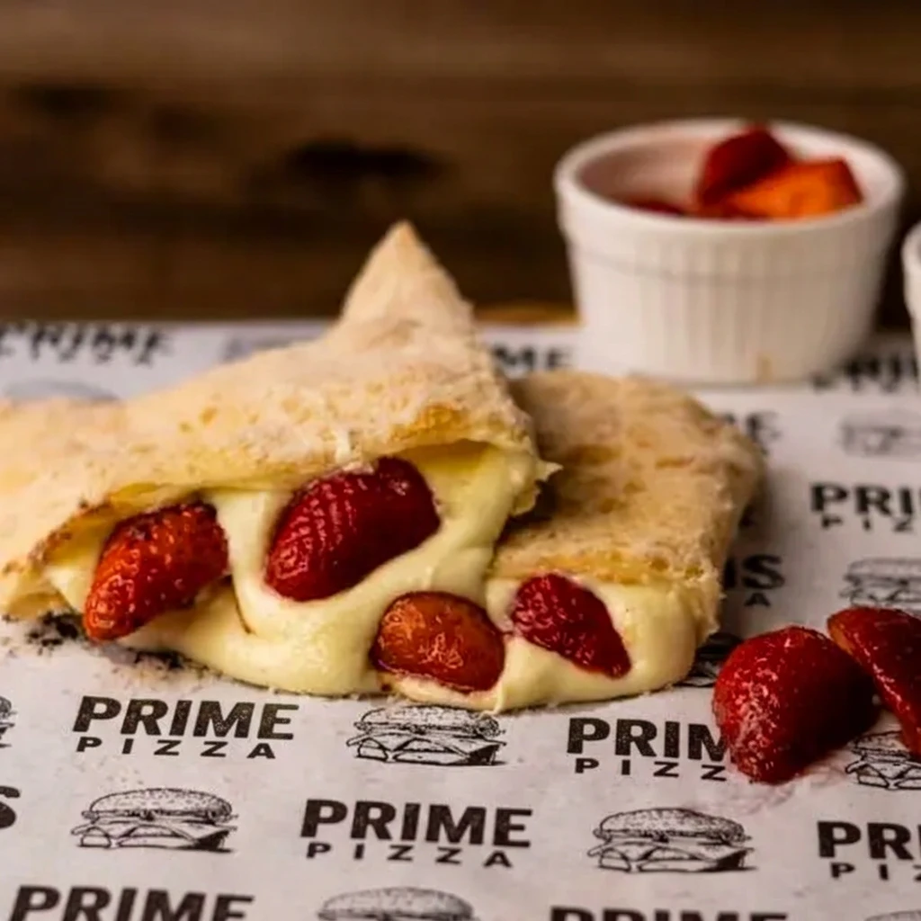 Pastel de morango com chocolate branco